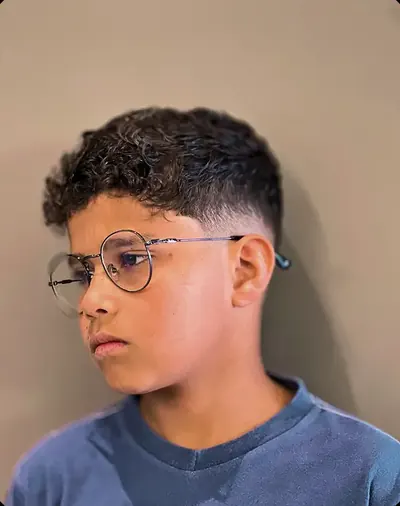 Corte infantil em cabelo cacheado com degradê