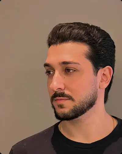 Corte masculino social com barba alinhada